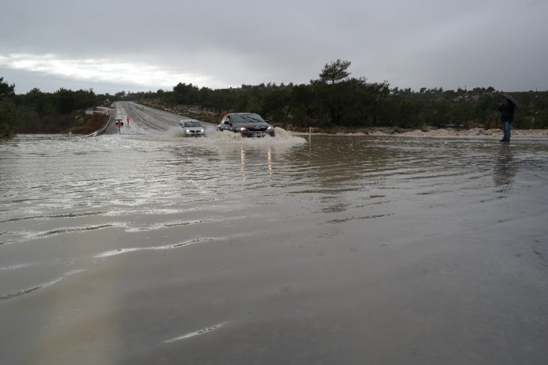 Silifke - Mut Karayolu Sel Sularına Teslim Oldu