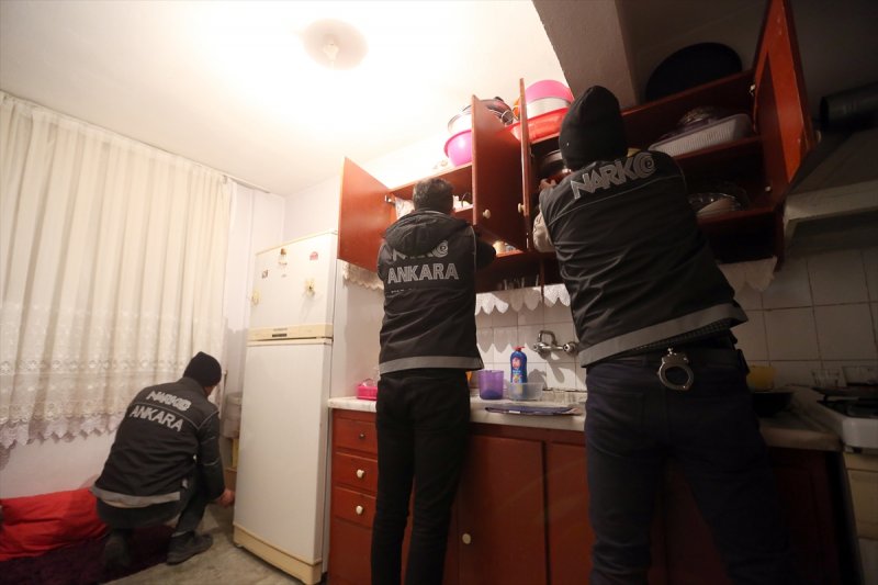 Ankara'da Yabancı Uyruklu Sokak Satıcılarına Operasyon