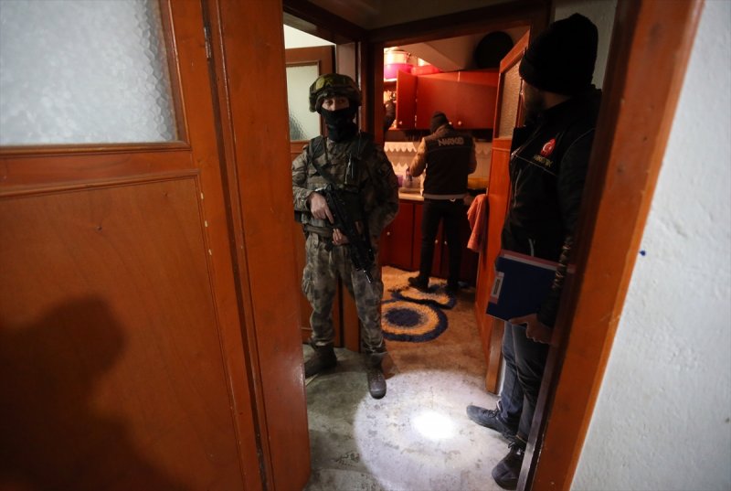 Ankara'da Yabancı Uyruklu Sokak Satıcılarına Operasyon