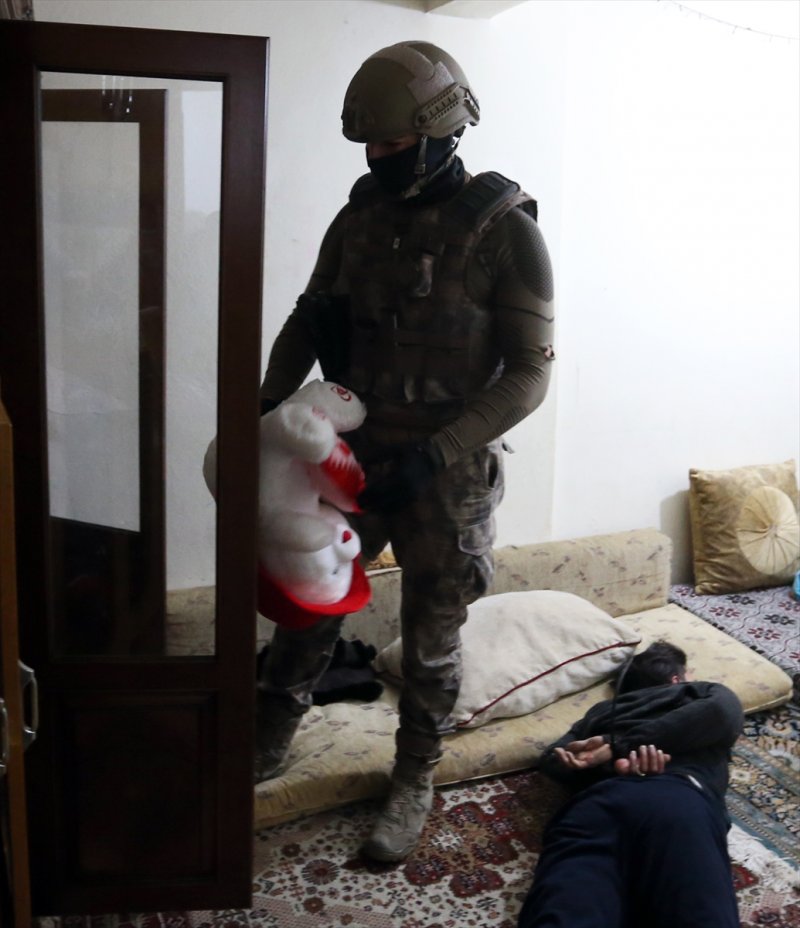 Ankara'da Yabancı Uyruklu Sokak Satıcılarına Operasyon