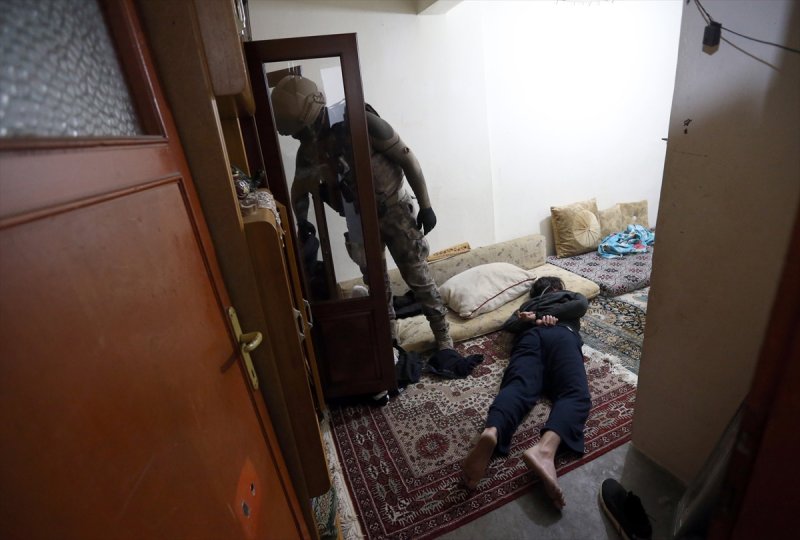 Ankara'da Yabancı Uyruklu Sokak Satıcılarına Operasyon