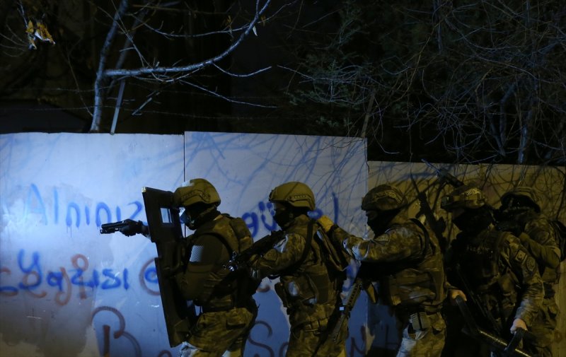 Ankara'da Yabancı Uyruklu Sokak Satıcılarına Operasyon