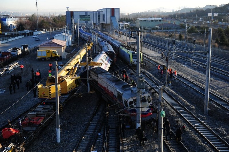 Başkent’te Tren Raydan Çıktı