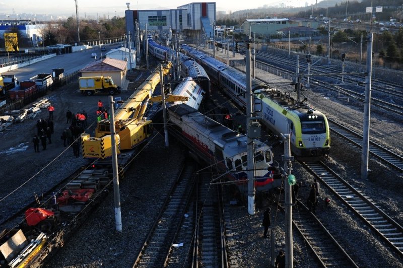 Başkent’te Tren Raydan Çıktı
