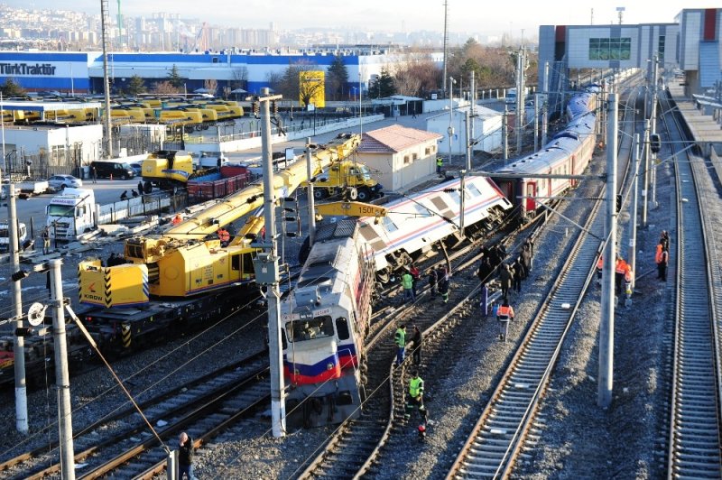 Başkent’te Tren Raydan Çıktı