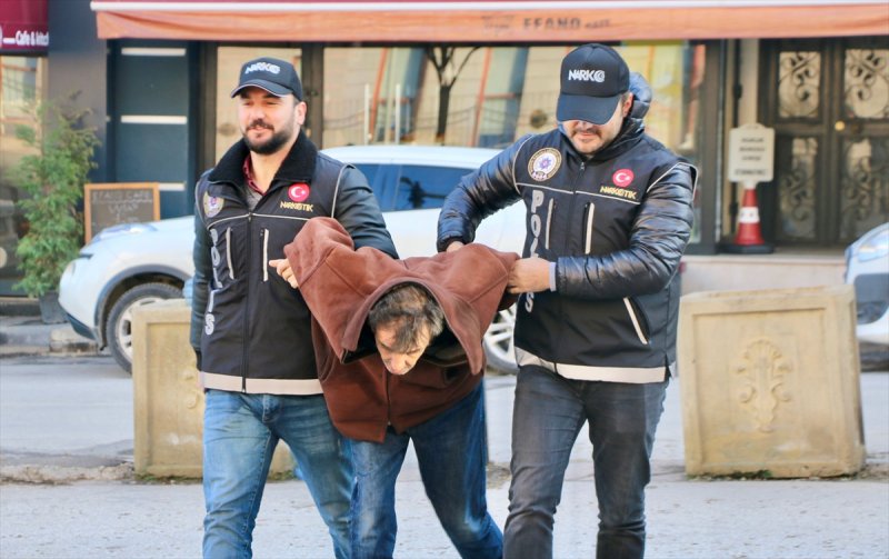 Eskişehir'de Yakalanan Uyuşturucu Ticareti Şüphelisi 3 Kişiden Biri Tutuklandı
