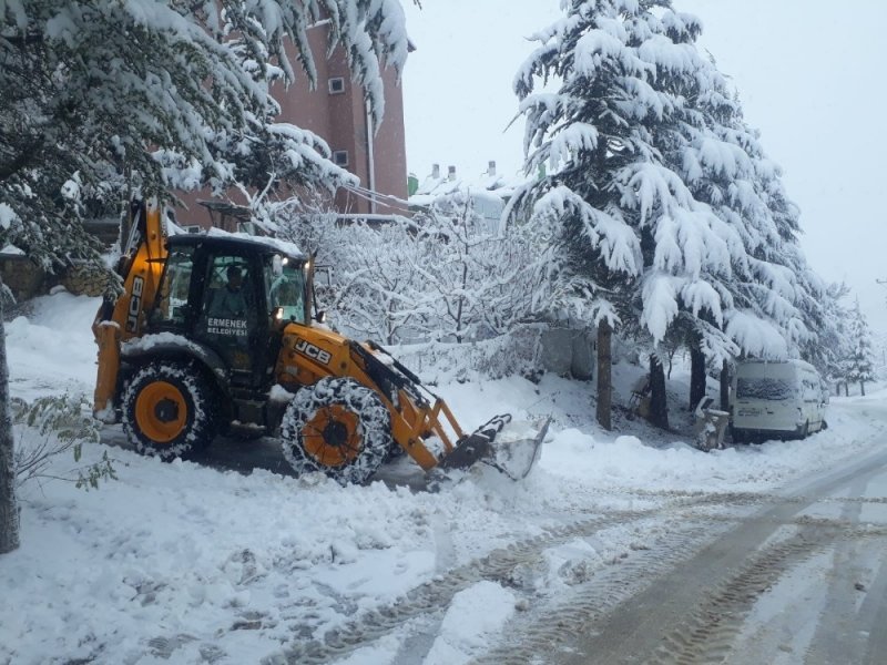 Taşeli Bölgesinde Yoğun Kar Yağışı Hayatı Olumsuz Etkiliyor