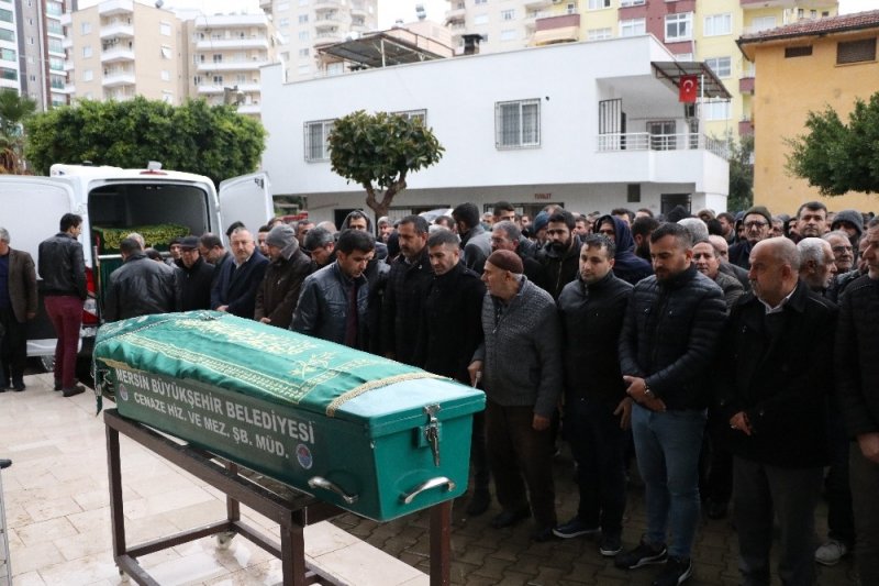 Eşi Tarafından Öldürülen Üniversite Öğrencisi Kadın Son Yolculuğuna Uğurlandı