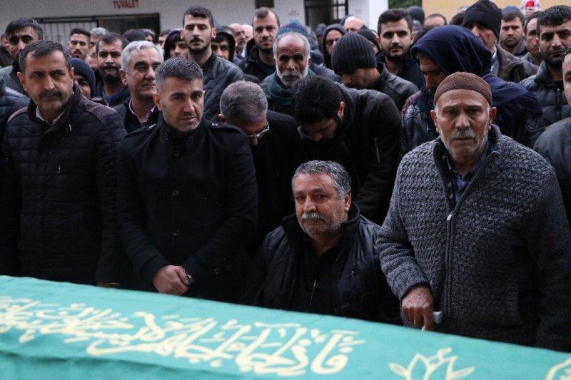 Eşi Tarafından Öldürülen Üniversite Öğrencisi Kadın Son Yolculuğuna Uğurlandı