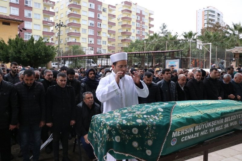 Eşi Tarafından Öldürülen Üniversite Öğrencisi Kadın Son Yolculuğuna Uğurlandı