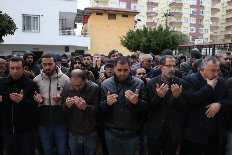 Eşi Tarafından Öldürülen Üniversite Öğrencisi Kadın Son Yolculuğuna Uğurlandı