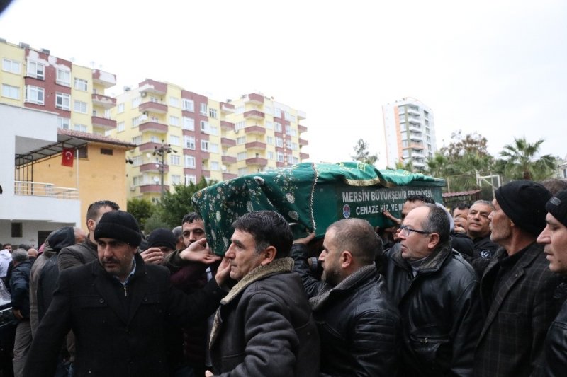 Eşi Tarafından Öldürülen Üniversite Öğrencisi Kadın Son Yolculuğuna Uğurlandı