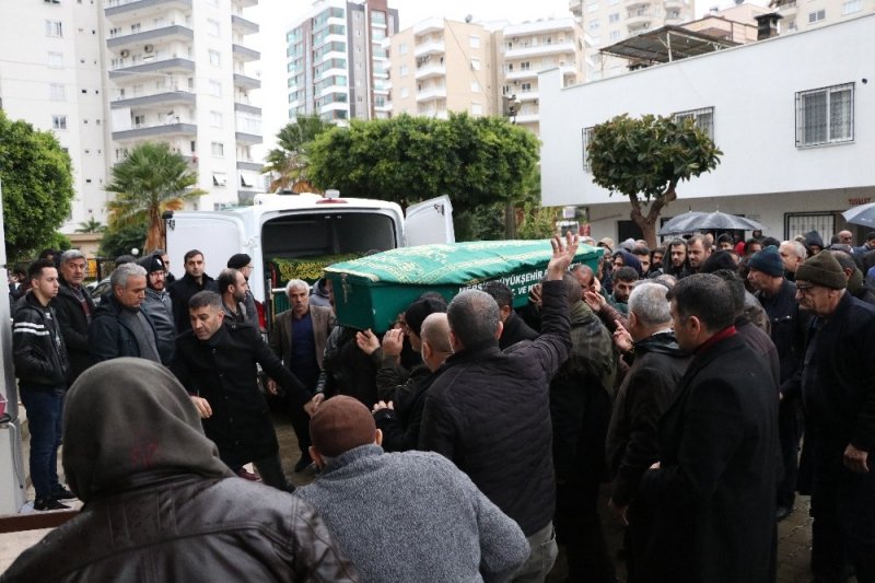 Eşi Tarafından Öldürülen Üniversite Öğrencisi Kadın Son Yolculuğuna Uğurlandı