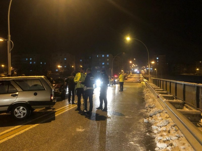 Karaman'da Kardan Temizlenen Yollarda Buzlanma Tehlikesi