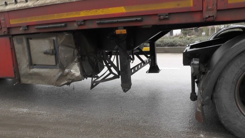 Konya’da Hafif Ticari Araç İle Tır Çarpıştı: 4 Yaralı