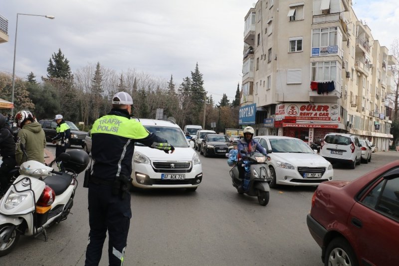 Kaskı Olmayan Yolcu, Yürüyerek Yoluna Devam Etti