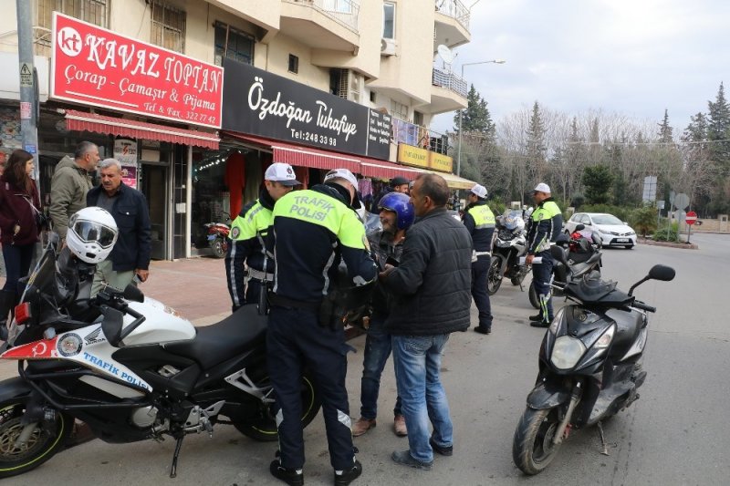 Kaskı Olmayan Yolcu, Yürüyerek Yoluna Devam Etti