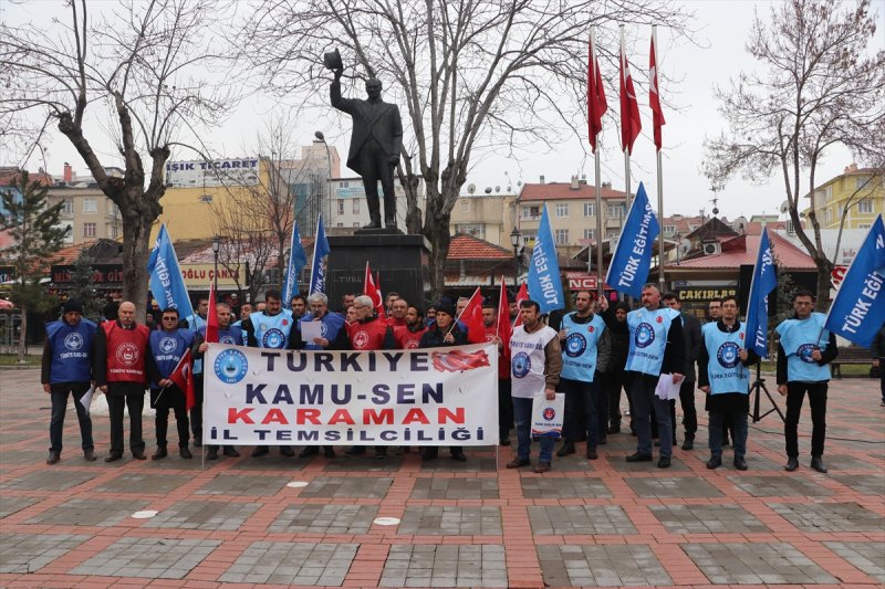 Türkiye Kamu-sen'in Karaman Şubesi Üyeleri Bordrolarını Yaktı