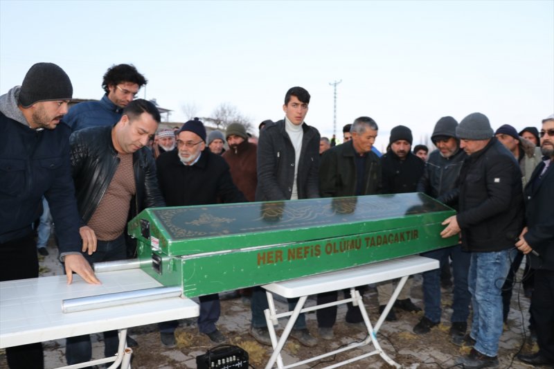 Niğde'de İki Katlı Evde Çıkan Yangında 4 Kişi Öldü, 3 Kişi Yaralandı