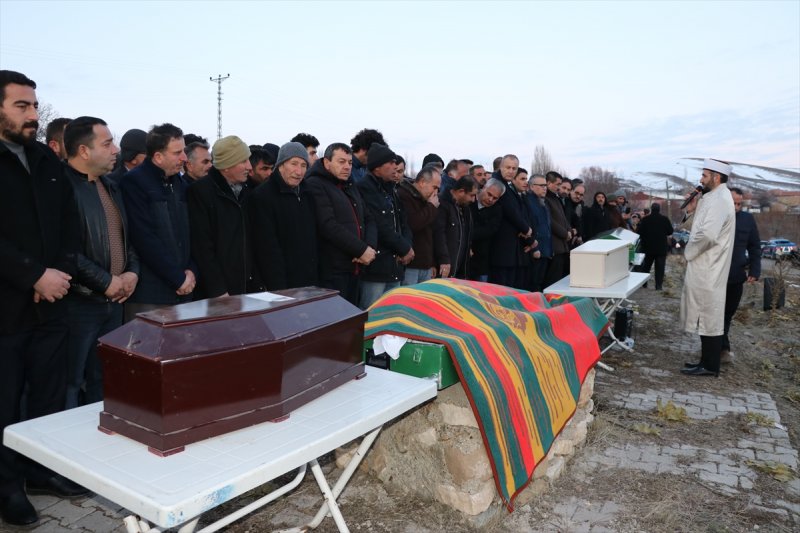 Niğde'de İki Katlı Evde Çıkan Yangında 4 Kişi Öldü, 3 Kişi Yaralandı