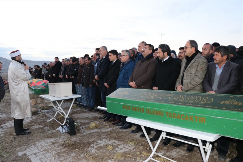 Niğde'de İki Katlı Evde Çıkan Yangında 4 Kişi Öldü, 3 Kişi Yaralandı