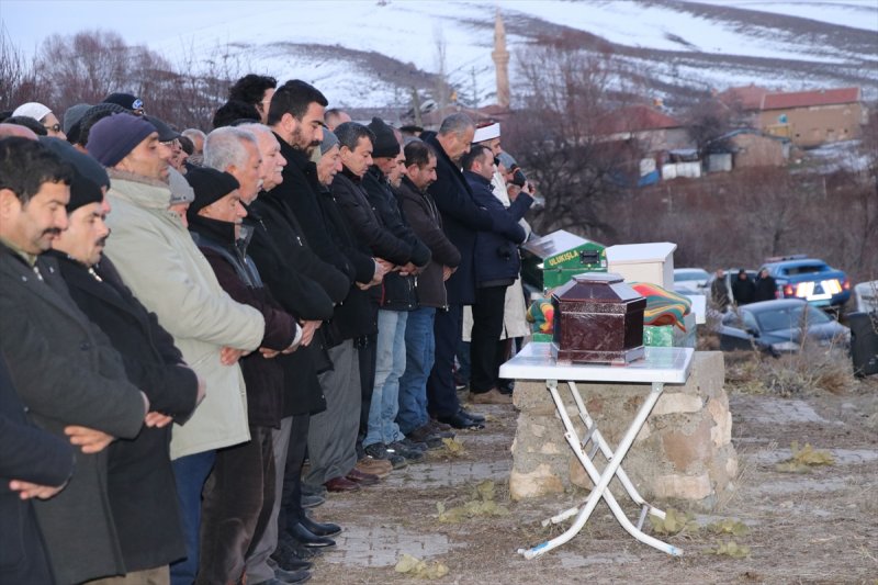 Niğde'de İki Katlı Evde Çıkan Yangında 4 Kişi Öldü, 3 Kişi Yaralandı