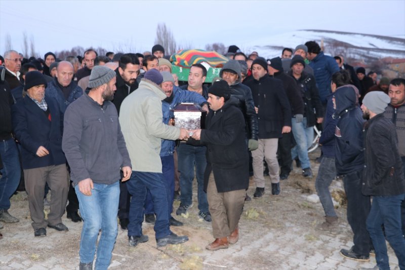 Niğde'de İki Katlı Evde Çıkan Yangında 4 Kişi Öldü, 3 Kişi Yaralandı