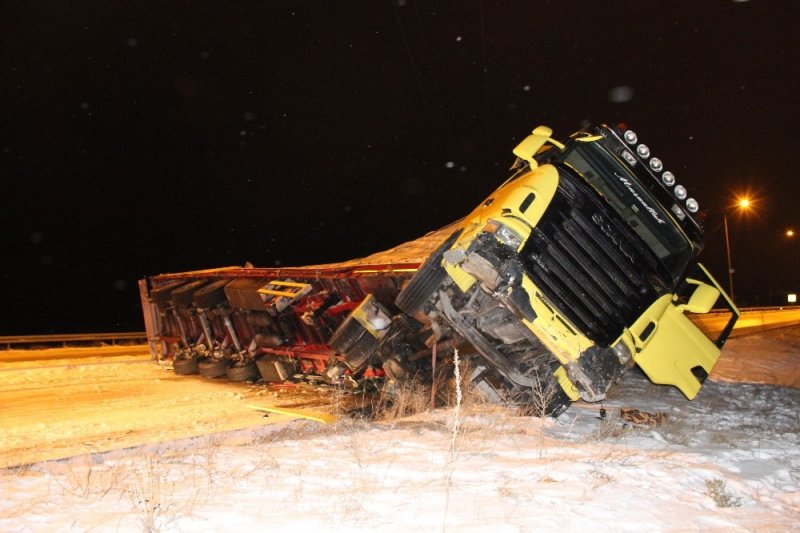 Karaman-Konya Yolunda Buzlanma ile Kaza Geldi