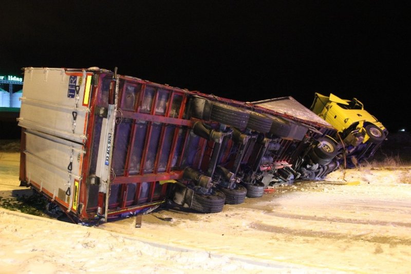 Karaman-Konya Yolunda Buzlanma ile Kaza Geldi