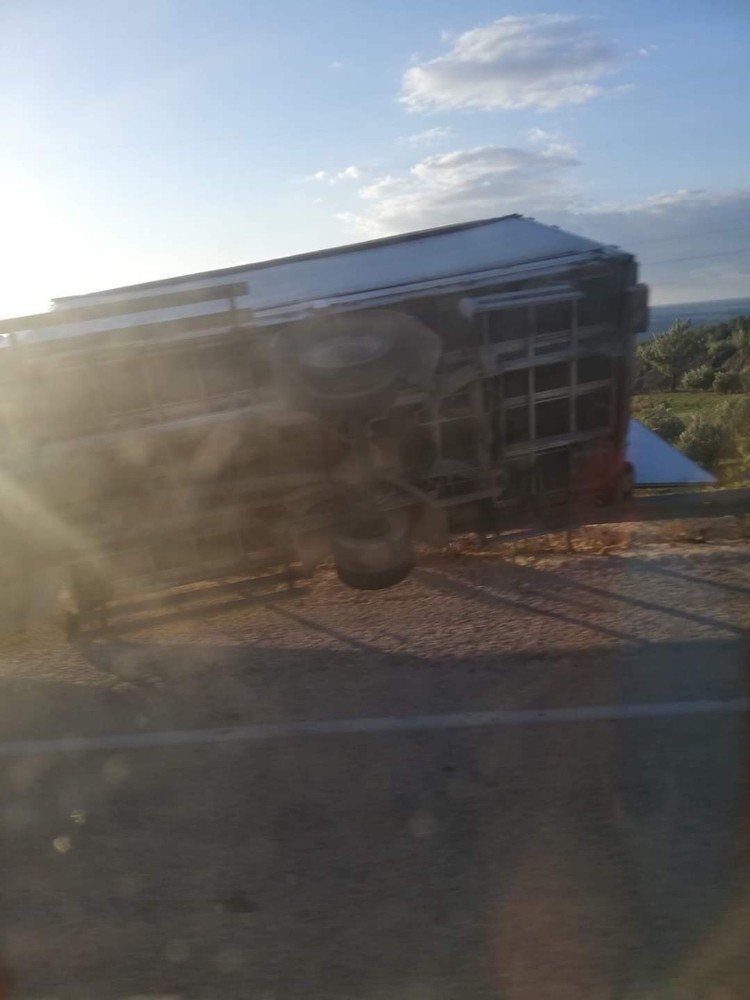 Silifke'de Şiddetli Fırtınada Kamyonet Devrildi: 1 Ölü, 1 Yaralı