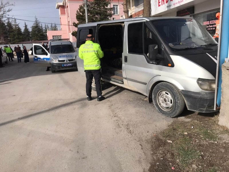 Karapınar'da Ehliyetsiz Sürücü Kaçak Göçmenlerle Yakalandı