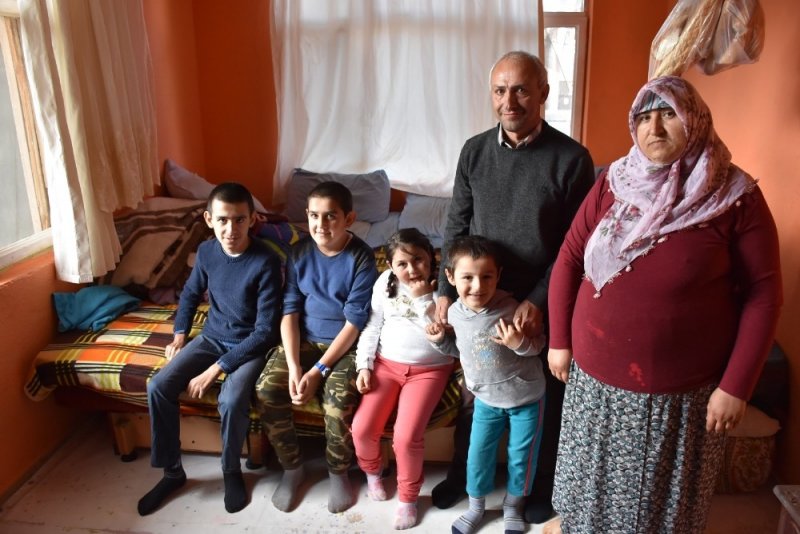 Antalya'da Bir Babanın Engelli Çocukları İle Yaşam Mücadelesi