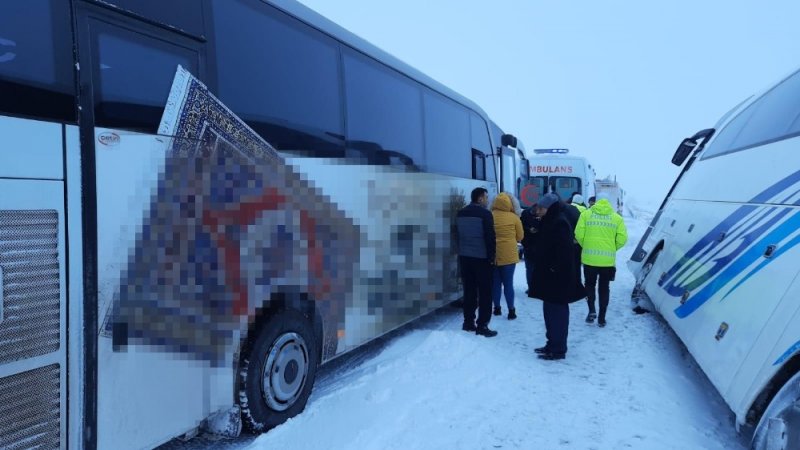 Kara Saplanan Otobüste Mahsur Kalan 48 Kişiyi Afad Kurtardı