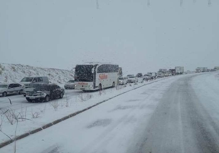 Kayseri-Ankara Ve Kayseri-Niğde Yollarında Trafikte Aksamalar Yaşandı