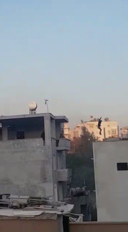 Mersin'de Kanundan Kaçan Torbacı Ayağını Kırdı