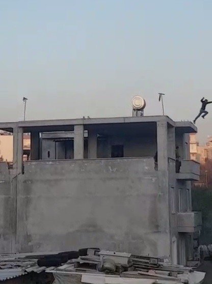 Mersin'de Kanundan Kaçan Torbacı Ayağını Kırdı