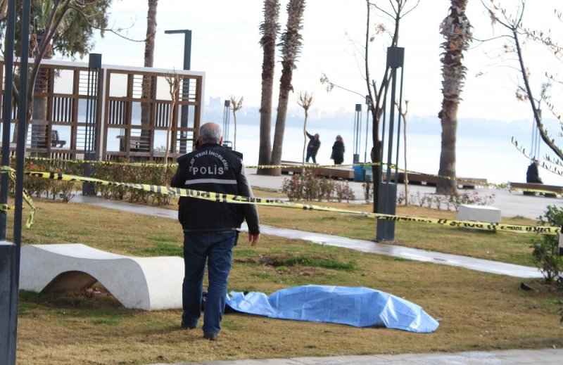 Konyaaltı Sahilinde Şüpheli Ölüm