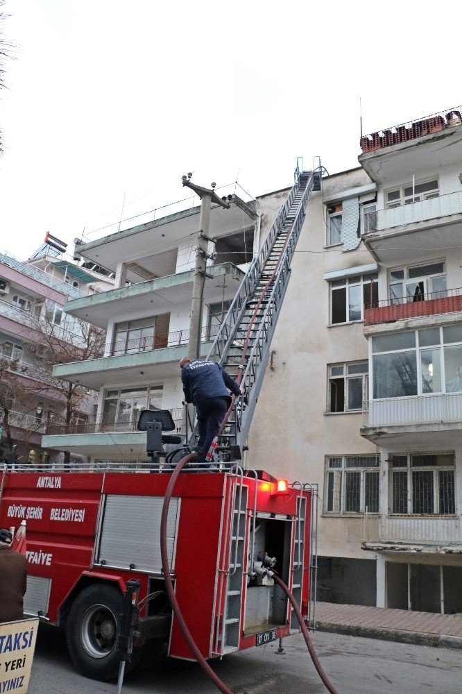 Antalya'da Yangın Paniği