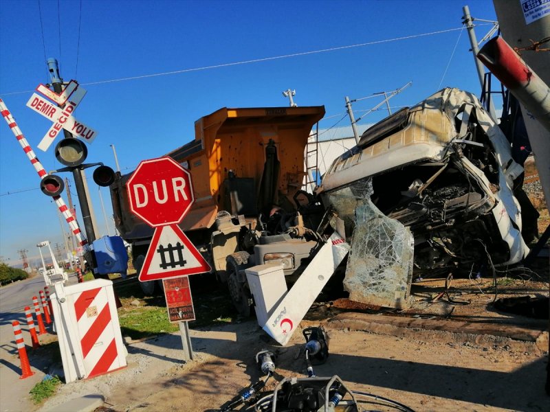 Mersin'de Hemzemin Geçitte Kaza: 1 Ölü