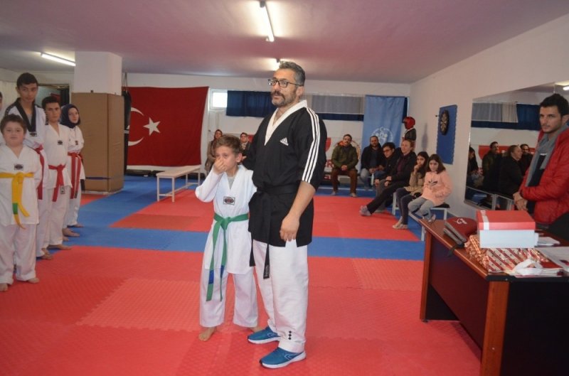 Kayserili Küçük Sporcunun Bayrak Sevgisi