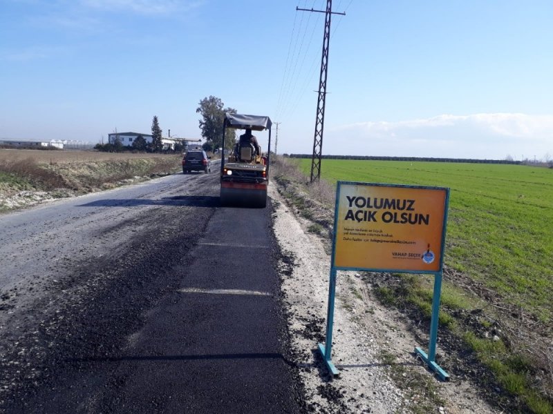 Mersin'de Yağışların Zarar Verdiği Yollar Yapılıyor