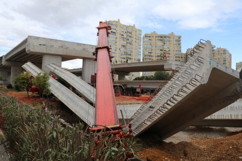 40 Tonluk Beton Kirişi Taşıyan Vincin Bomu Kırıldı