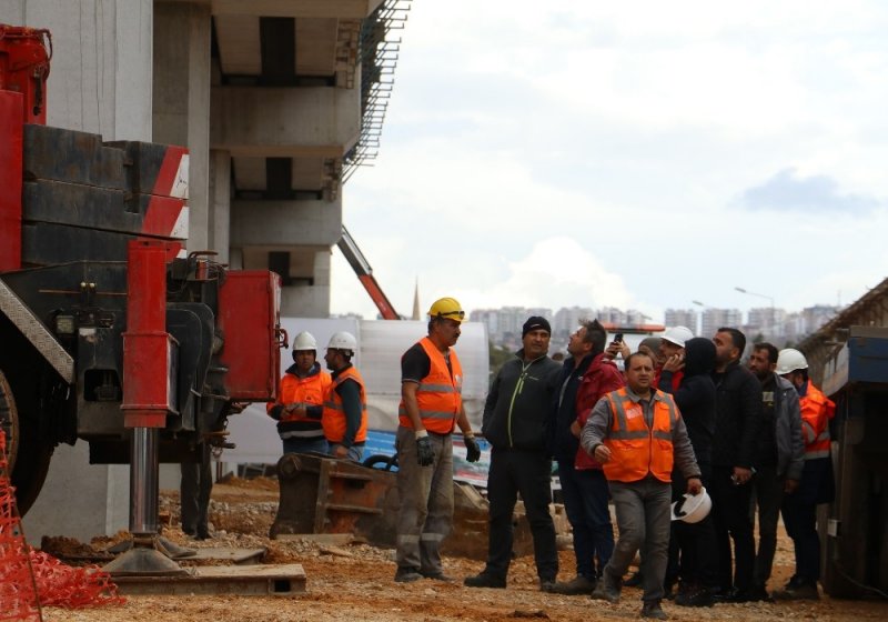 40 Tonluk Beton Kirişi Taşıyan Vincin Bomu Kırıldı