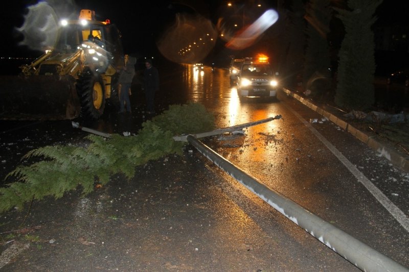 Konya’da İki Otomobil Çarpıştı: 4 Yaralı