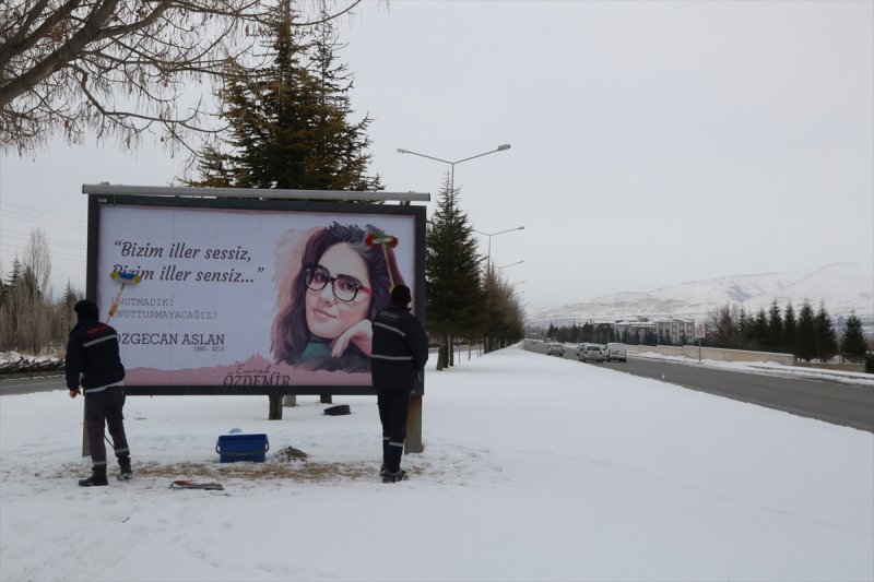 Niğde Belediyesi'nden  Özgecan Aslan'lı Billboard