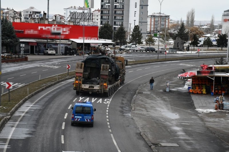 Sınıra Zırhlı Araç Sevkiyatları Sürüyor