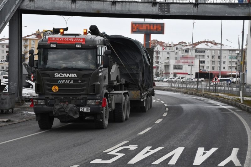 Sınıra Zırhlı Araç Sevkiyatları Sürüyor