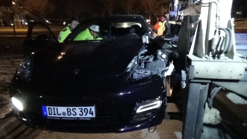 Otomobilin Çarptığı Genç Hayatını Kaybetti