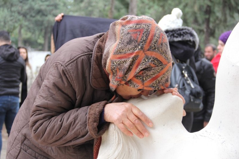 Özgecan’ın Ailesinin Feryadı: “Her Gün Ağlıyoruz. Hepimiz Ölüyüz”