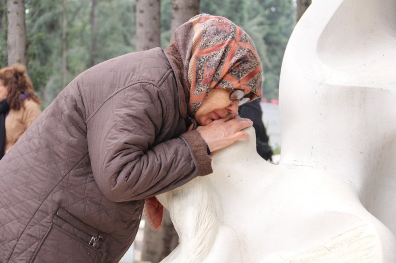 Özgecan’ın Ailesinin Feryadı: “Her Gün Ağlıyoruz. Hepimiz Ölüyüz”